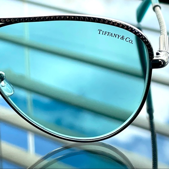 ❌SOLD❌ New TIFFANY & CO Diamond Point Sunglasses - Picture 2 of 10